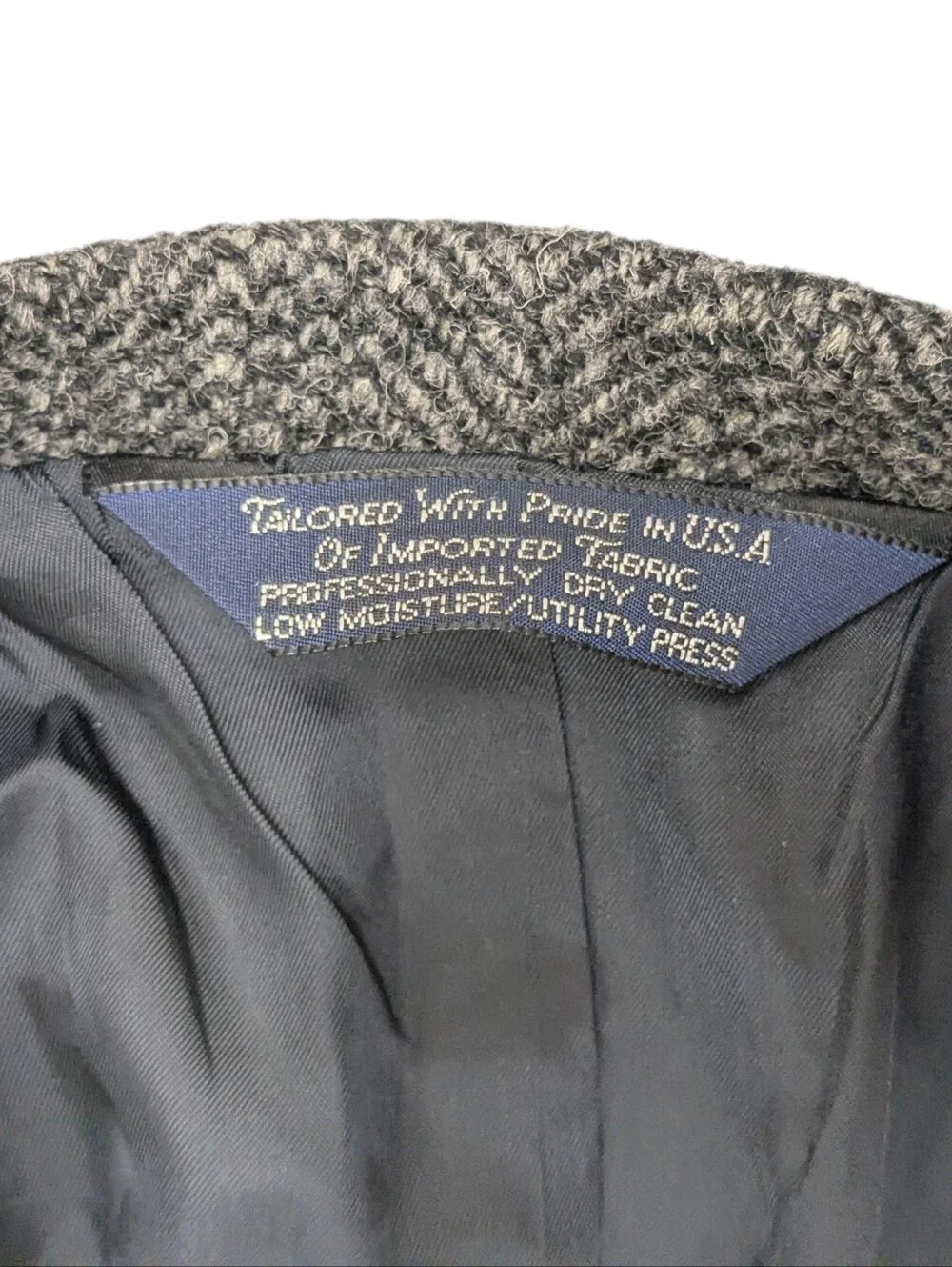 Harris Tweed Lands End Blazer Jacket Men's Size 44R Gray Herringbone Sport Coat